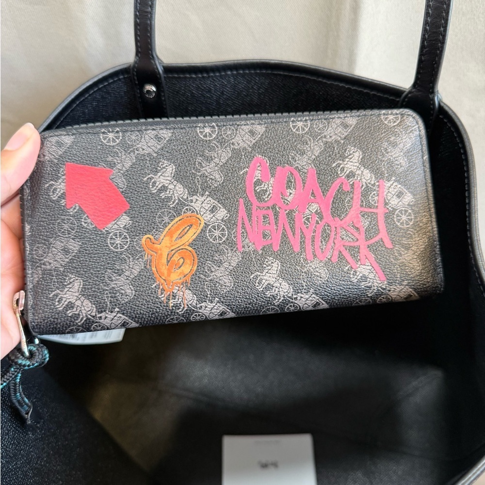 Coach x Jay Shells Reversible City Tote + Wallet Horse & Carriage Print - Picture 5 of 7